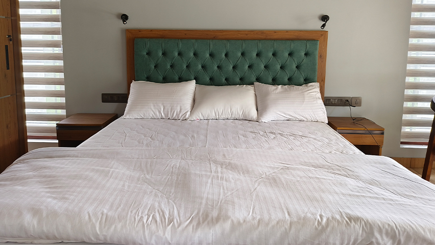 15 people can be accommodated at a time